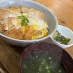 こんなところに食堂 - アーサ汁とカツ丼