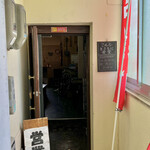 こんなところに食堂 - エレベーターを降りて左手へ進むと入口