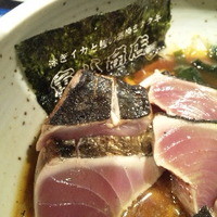 寅八商店 心斎橋店 - 高知直送！カツオの藁焼きタタキ