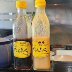 たらふく - お店の特製ドレッシングが2種類