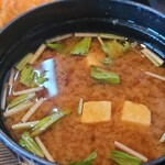 たらふく - ミツバの赤だし