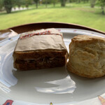 Bread & Coffee by MOTOTECA - 拔絲豬肉三明治與司康