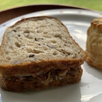 Bread & Coffee by MOTOTECA - プルドポークサンドとスコーン