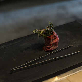 "Unique Cooking that Maximizes Ingredients and Captures Moments"