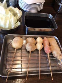 Hyakuen Kushikatsu - せんべろの串5本！豚バラ、ウインナー、うずらの卵、つくね、チーズちくわ。♪(^-^)