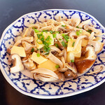 Thai-style stir-fried mushrooms and egg tofu