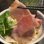 中華そば 四つ葉 - 豚ロースのレアチャーシュー☆ 旨味が凄いっす(● ˃̶͈̀ロ˂̶͈́)੭ꠥ⁾⁾