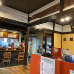 中華そば 四つ葉 - 小上がりから。結構店内は広いですよ(*´꒳`*)