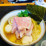 中華そば 四つ葉 - 妻は「特製蛤そば」 蛤の旨味が濃厚なスープです☆