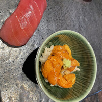 鮨 やまけん 銀座店 - 中トロ／うにの小鉢