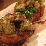 バルンバルン - ガーリックチキンのオーブン焼き(500円)　1口で2度美味しい。