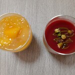 手作りマフィン レフィーユ - 宮崎県産完熟マンゴープリン500円、苺ソースとピスタチオのプリン450円
