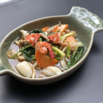 Rice noodles with shrimp and squid sauce