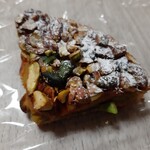 手作りマフィン レフィーユ - 杏とピスタチオのタルト550円