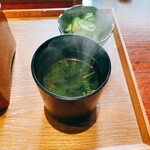 麟 - 肝吸いの味付けは塩のみで作られています。