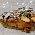 手作りマフィン レフィーユ - 杏とピスタチオのタルト550円