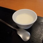 麺処よっちゃん - ミニ杏仁豆腐