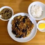 東京飯店 - なすとひき肉の辛子煮＆半ライス