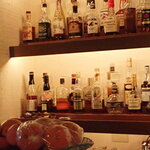 BAR RUDDY - 果実　と　ボトル棚