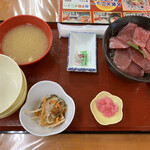 味処ドライブイン 灯台荘 - マグロ丼も美味しかった！