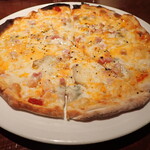 BAR RUDDY - ここの　ピザ　美味い