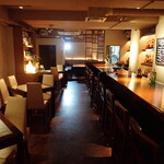 BAR RUDDY - 店内　重厚感あり