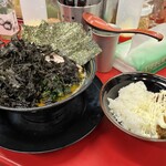 王道家直系 IEKEI TOKYO - 【再訪】ラーメン＋岩のり＋半ライス(無限ニンニク＆マヨ)
