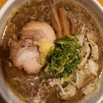 Ramen Kiraku - 味噌ラーメンにワンタントッピング