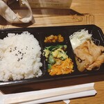 Nankurunaisa Kibaiyanse- - 日替わり弁当　全景　生姜焼き、ゴーヤチャンプル、にんじんシリシリ