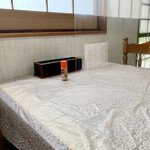 Kagetsu - 非常にシンプルな卓上、
      オカン世代が好きそうなテーブルクロス。
