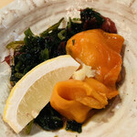 立食い寿司 根室花まる - おつまみは2品のみ。海鞘酢頼みましたが、美味しかった。味付けもちょうどいい！