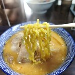 Menya Tamasaburou - 味噌の麺は太ちぢれで短い