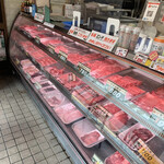 池田精肉店 - こちらはお肉の冷蔵ケース