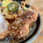 とんかつ 栄ちゃん - 脂身にはソースで。