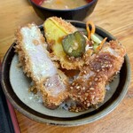 とんかつ 栄ちゃん - 塩とソースのダブル使用。