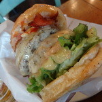 パントリー コヨーテ - 押し潰しても分厚いハンバーガー