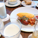 WaldHaus 森の家 - 粗挽きソーセージと有機牛乳