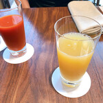WaldHaus 森の家 - 桃太郎トマトジュースとふじリンゴジュース