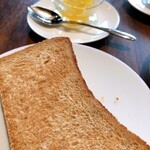 WaldHaus 森の家 - パインコンフィチュールと全粒粉トースト