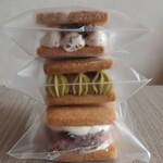 手作りマフィン レフィーユ - ラムレーズン400円、ピスタチオ440円、あんバター400円