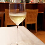 Chez Chouchou - 白ワイン「マレシャル」（グラス￥960）。フランス産シャルドネ。甘すぎず、適度に締まった味わい