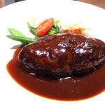 ハンバーグは柔らかくて美味しい♪