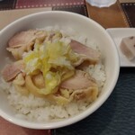 香港彭記雲呑専門店 - 蒸し鶏ネギ油ソース掛けご飯とデザート