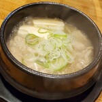 和酒・煮込み らいどん - もち豚てっぽうの白醤油煮込み