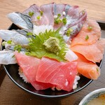 Uomaru Sengyoten - 海鮮丼　並