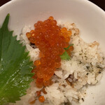 能加万菜 と成屋 - 2杯目はイクラや薬味を乗せて。