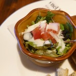 クイーンズ スープ カフェ - サラダのドレッシングも美味しい❕