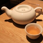 ALMOND BLOSSOM TOKYO CHINESE RESTAURANT - ウーロン茶がポットサービス♡