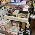 多賀サービスエリア上り線ショッピングコーナー - 糸切餅いっぱい