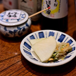 かつ吉 - 【冷やしかつ丼(銘柄豚ロース│120g)@税込2,100円】漬物